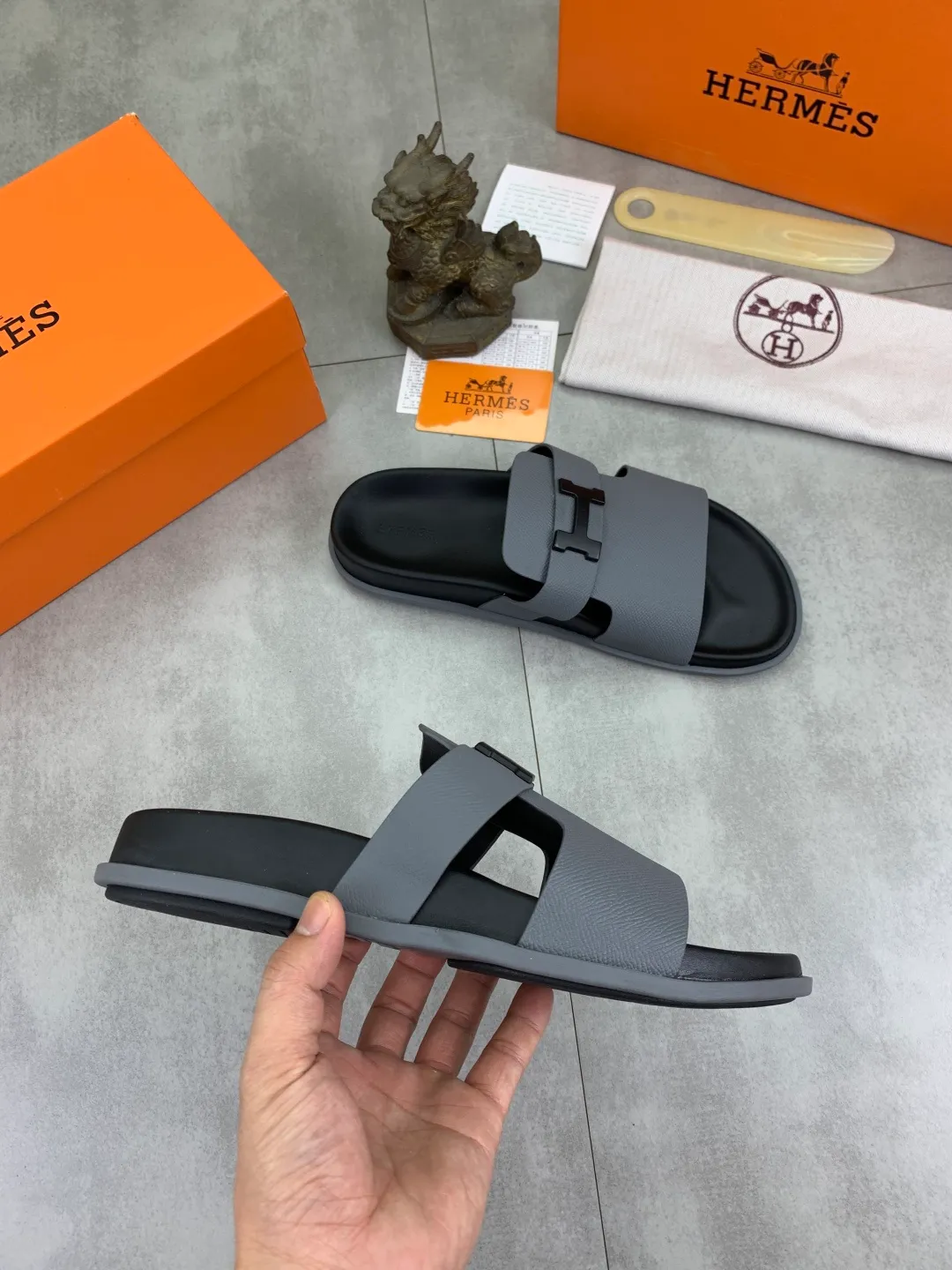 Men's shoes 💰P440 New [HERMES] high-end quality new Hermès slippers, made of imported cross-grain calfskin, wear-resistant and non-slip rubber outsole. Fashionable and elegant code number: 39-44 (38 45 46 customized)